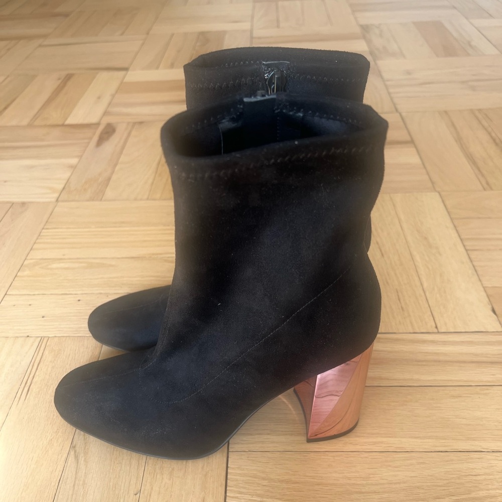NWOT. Kendall & Kylie Black Booties with Pink Metallic Heel. Size 7.5.